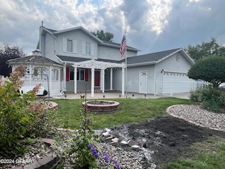 1207 Autumn Ct, Grand Forks, ND 58201