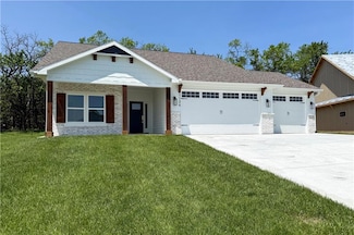 1126 Bluestem Dr, Baldwin City, KS 66006