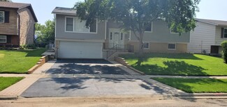 7059 Hawthorne Ln, Hanover Park, IL 60133