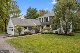 414 Heatherwood Ln, Devon, PA 19333