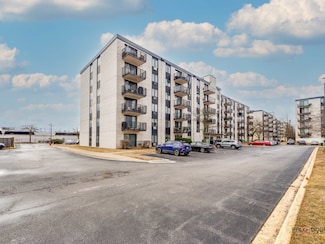 9074 W Terrace Dr Unit 4A, Niles, IL 60714