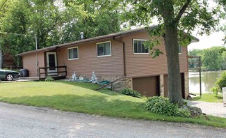 101 Valley Rd, Sumner, IA 50674