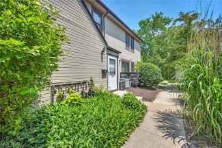 552 Turney Rd Unit a, Bedford, OH 44146