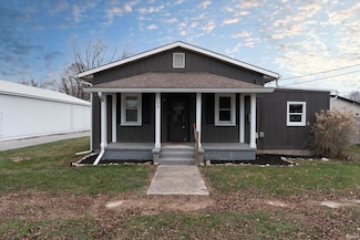 24 E Ramey St, Rossville, IN 46065