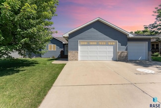 7608 W Loganberry St, Sioux Falls, SD 57106