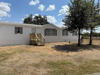 523 S Mansfield St, Pleasanton, TX 78064