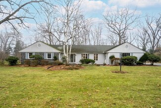 66 Overlook Dr, Springfield, MA 01118