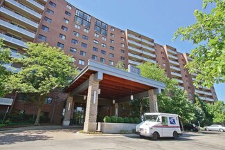 21 Kristin Dr Unit 105, Schaumburg, IL 60195