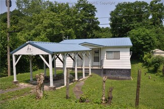 175 Captains Ct, Chapmanville, WV 25508