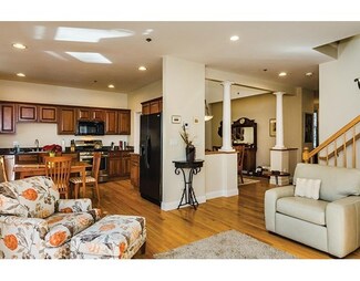 16 Pettee St Unit 16, Newton Upper Falls, MA 02464
