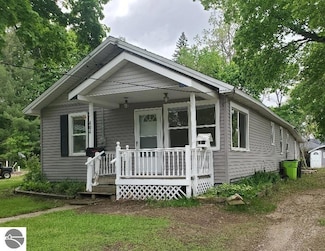 404 E 6th St, Clare, MI 48617