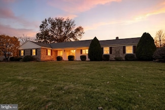 2550 Midpine Dr, York, PA 17404