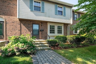 399 Pond St Unit E2, Braintree, MA 02184