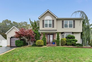 2 Iris Ct, Howell, NJ 07731