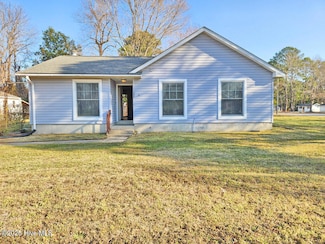 2823 Harvest Rd, Grimesland, NC 27837