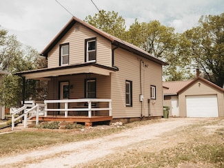 303 Chestnut St SE, Elkader, IA 52043