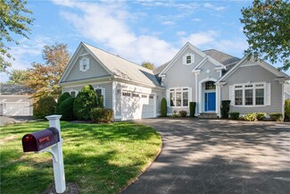 10 Hillside Ct, East Greenwich, RI 02818