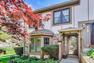 1022 Oakview Dr Unit D, Wheaton, IL 60187