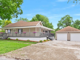 104 S Taylor St, Towanda, IL 61776