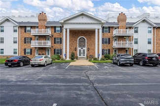 312 Clayton Crossing Dr Unit 304, Ellisville, MO 63011