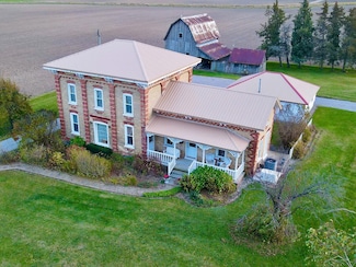 5821 Dixon Rd, Vassar, MI 48768