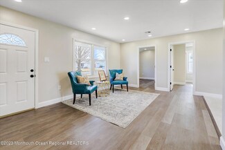 307 5th St, Waretown, NJ 08758