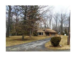 4 Edgewood Dr, Oil City, PA 16301