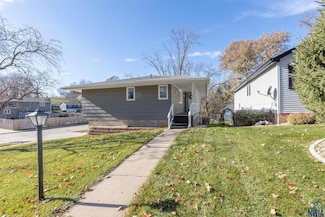 3121 S Nicollet St, Sioux City, IA 51106