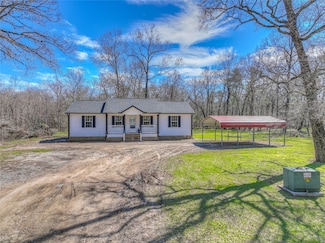 450 Windwood Dr, Livingston, TX 77351