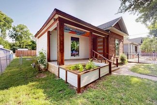 712 W 8th St, Dallas, TX 75208