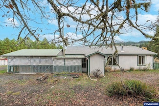 2060 SE Lewis St, Dallas, OR 97338