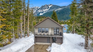 210 Keechelus Dr, Snoqualmie Pass, WA 98068