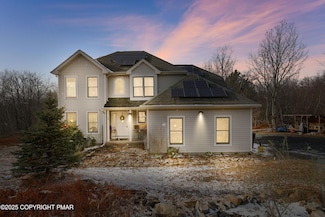 1392 Whispering Hills Ct, Effort, PA 18330