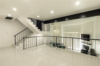 21137 Lassen St Unit 5, Chatsworth, CA 91311