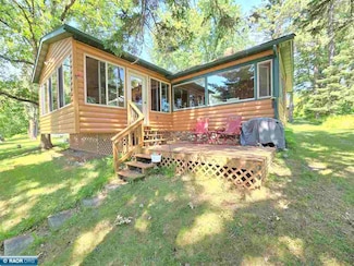 22495 Hilltop Ln, Bovey, MN 55709