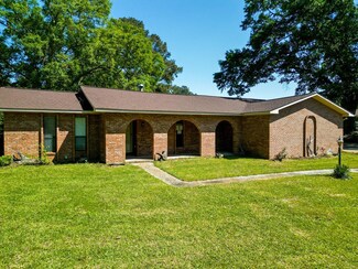 1612 Pope Cir, McComb, MS 39648