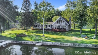 8998 S Redwood Dr, Newaygo, MI 49337