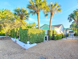 205 18th Ave N, Lake Worth, FL 33460