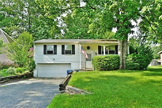 7939 & 7941 Cherry Hill Dr NE, Warren, OH 44484