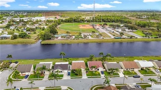 2388 SE Breckenridge Cir, Port Saint Lucie, FL 34952