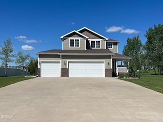 401 Long Dr, Watford City, ND 58854