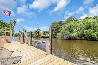 326 NE Surfside Ave, Port Saint Lucie, FL 34983