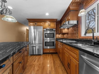 11 Benson St, Worcester, MA 01604