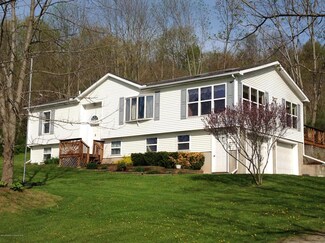 517 Maple Dr, Dalton, PA 18414