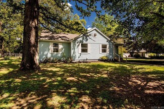 909 Elm St, Crossett, AR 71635