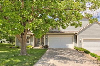 8115 Cobblestone Ct, Urbandale, IA 50322