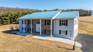 9 N End Ln, Millville, PA 17846