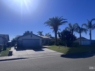 7409 Cross Glade St, Bakersfield, CA 93307