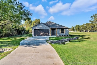 226 Price Ave, Oologah, OK 74053