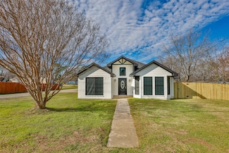 800 N Prairie St, Pilot Point, TX 76258